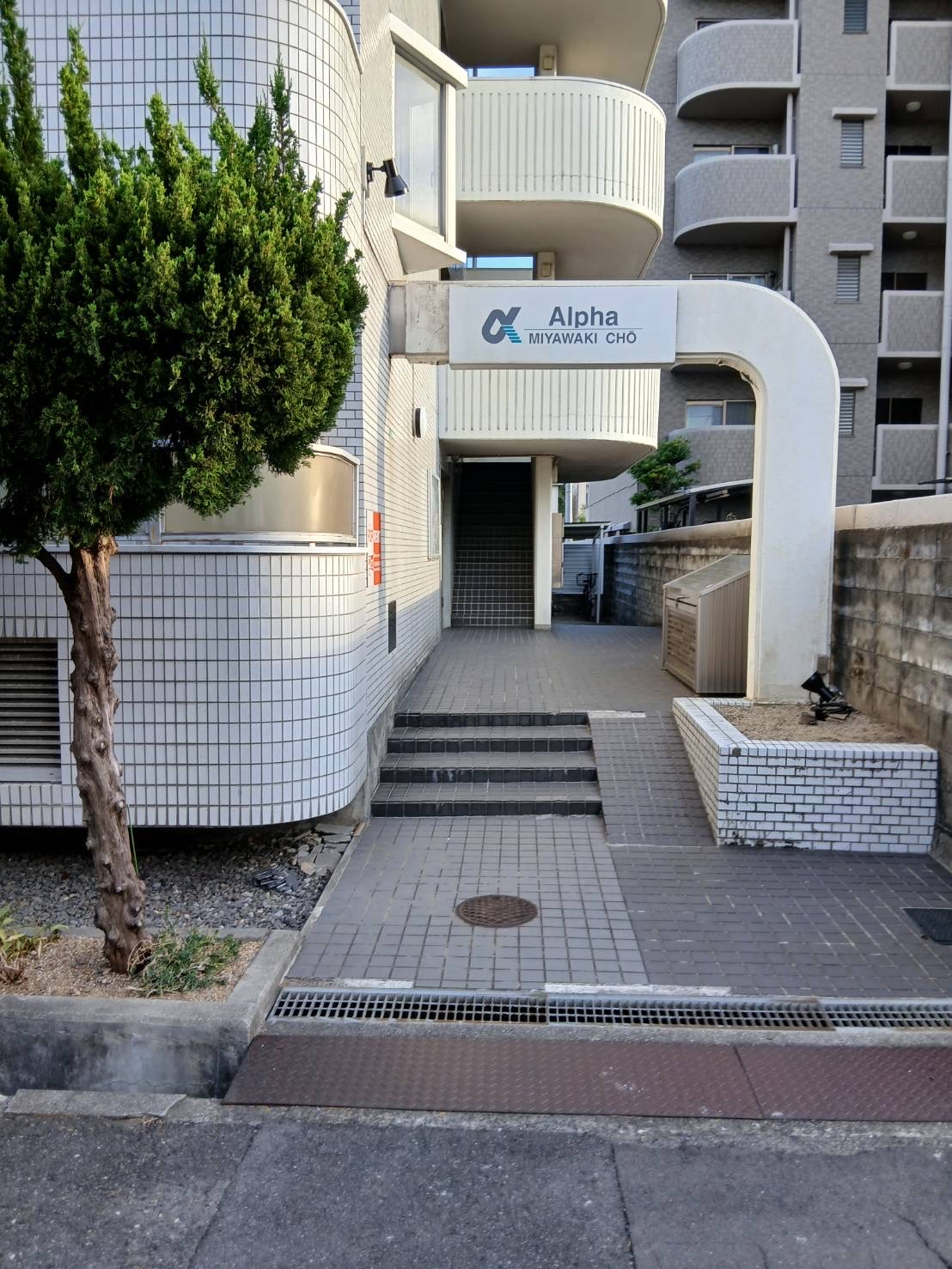 夏月ホーム（アルファ宮脇町）の建物入口・外観